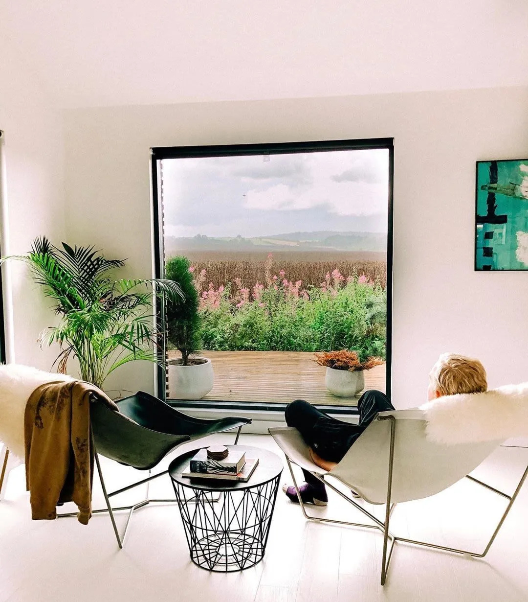 Every detail of Superhost James’s bungalow harmonizes with the big, gorgeous painting that… wait, no, that’s the window looking o
