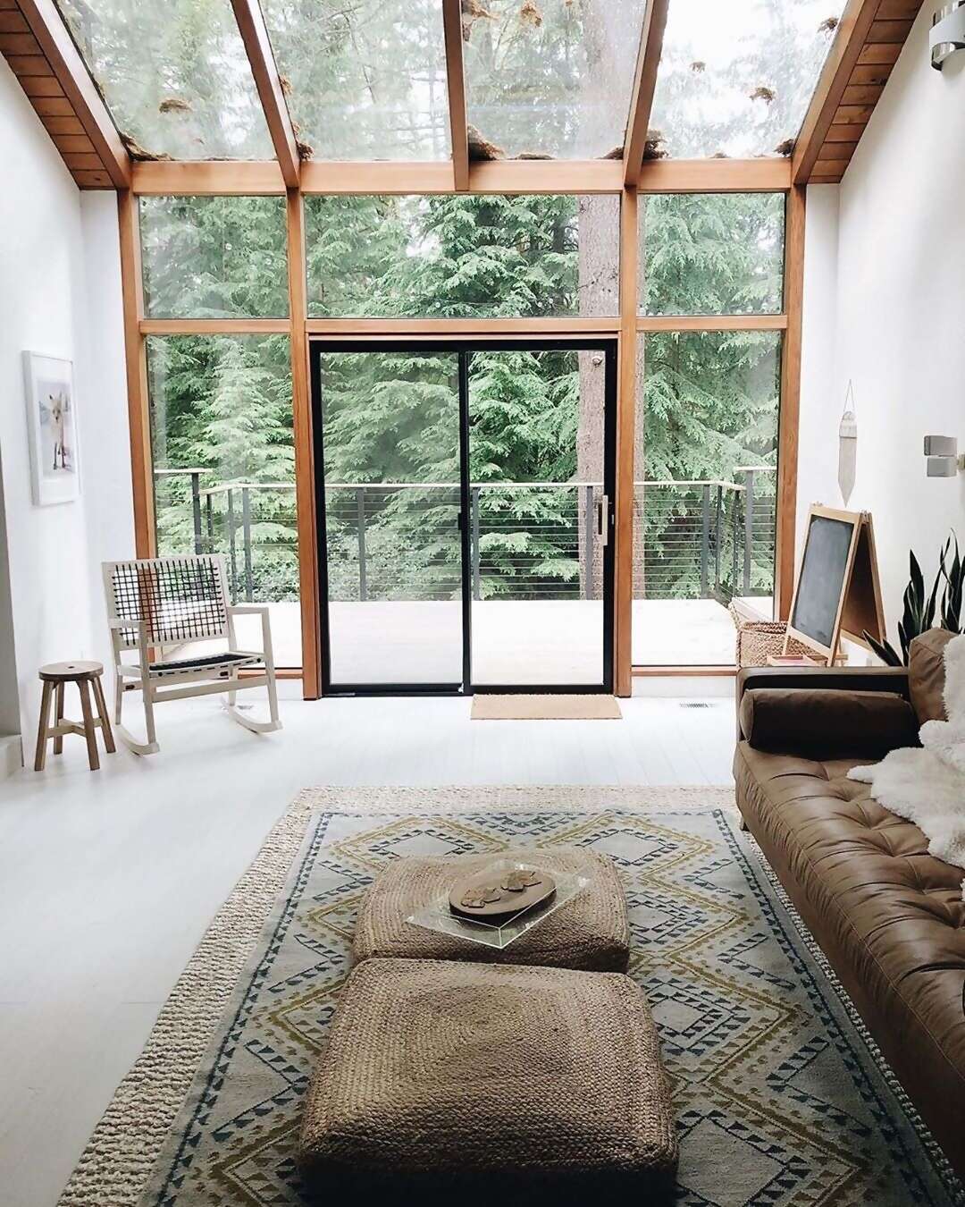 Superhosts Rachel and Rico‘s airy cabin can make you feel like you‘re “forest bathing” even when you‘re indoors