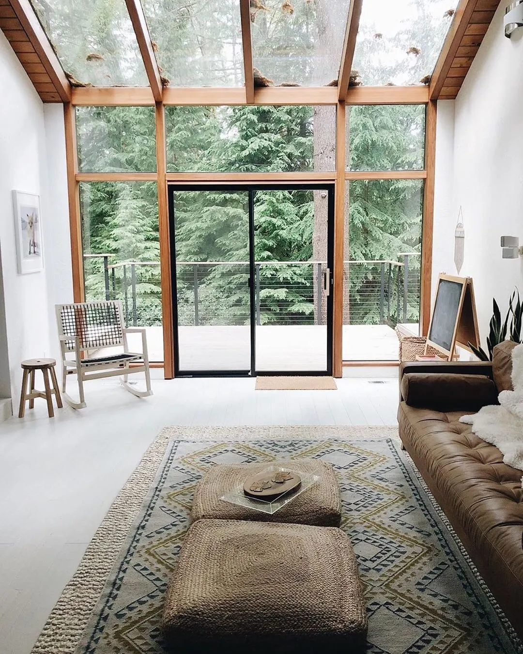 Superhosts Rachel and Rico‘s airy cabin can make you feel like you‘re “forest bathing” even when you‘re indoors