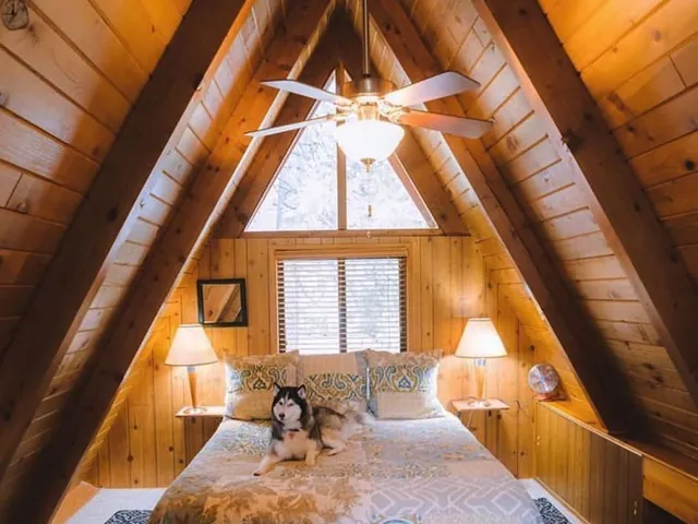 Superhost Kelly’s A-frame has a big fenced yard that lets your little ones (whether two- or four-legged) run wild, plus a cozy be