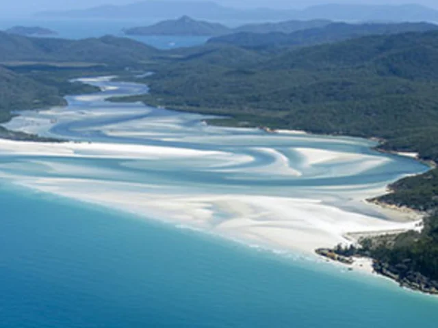 Across Australia by Train with the Great Barrier Reef (Cairns)