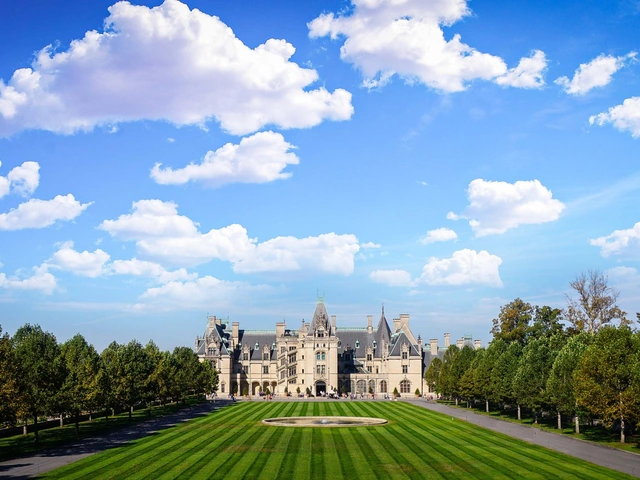 Bluegrass Country & the Smoky Mountains featuring Louisville, Gatlinburg & Asheville