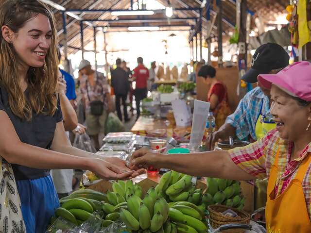 Bangkok Day Tour: Thai Foodie Tour and Cooking Class (half day)