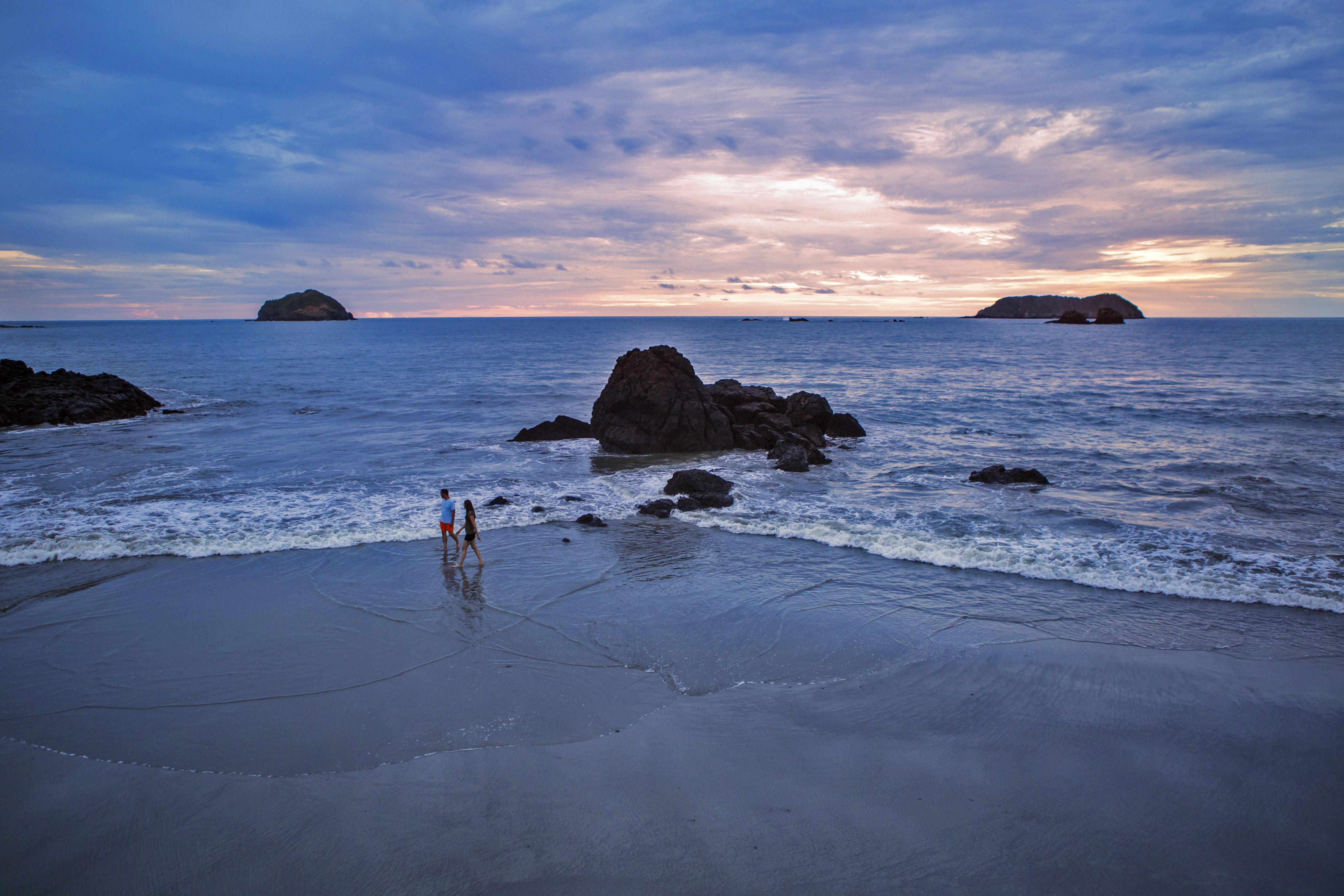 Costa Rica: Ocean Waves & Sunsets