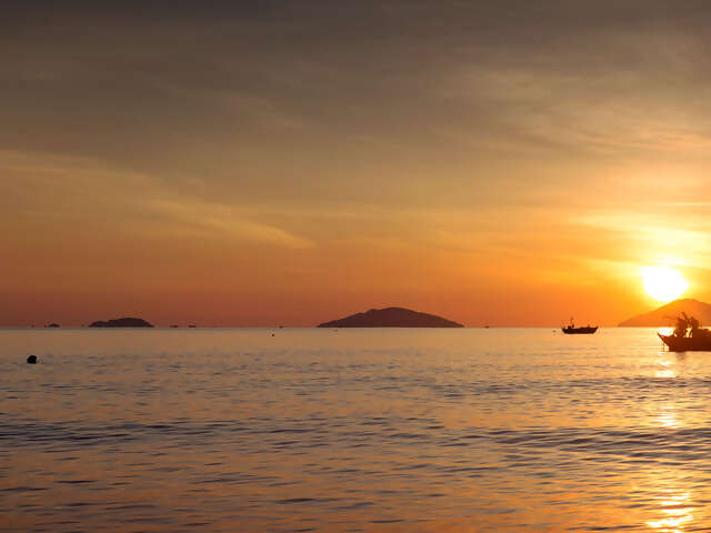 Vietnam: Roadtrip Hanoi to Ho Chi Minh City — Plus