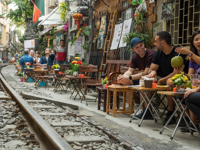 Vietnam, Laos & Thailand: Riversides & Railways