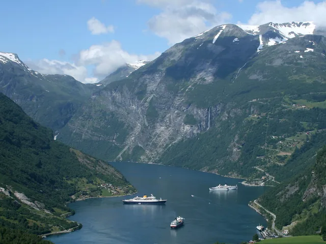 Cruise the Norwegian Fjords - Tromsø to Bergen