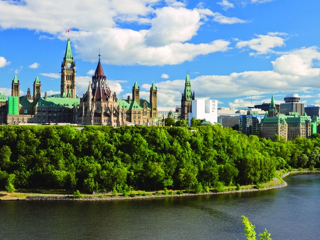 The Best of Eastern Canada featuring Niagara Falls, Ottawa, Quebec City & Montreal