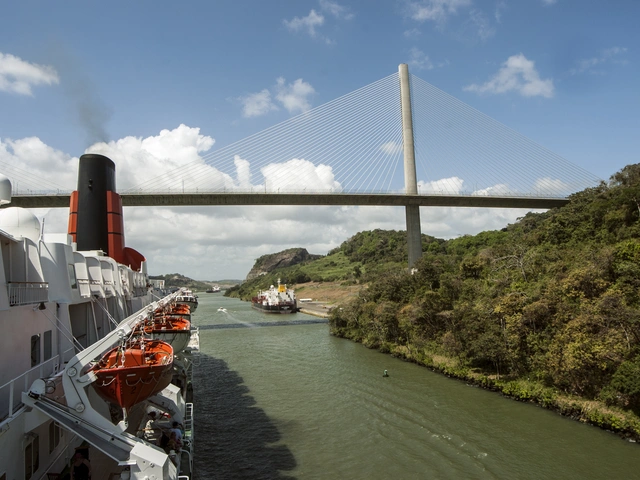 Discover Panama: The Land Between the Seas