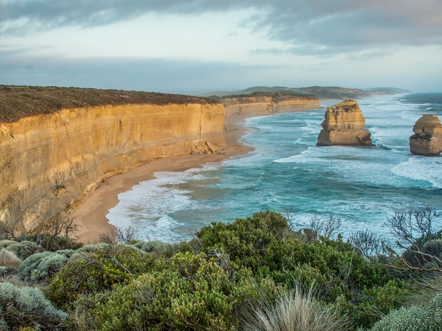 Melbourne, Outback & Uluru Adventure — Plus