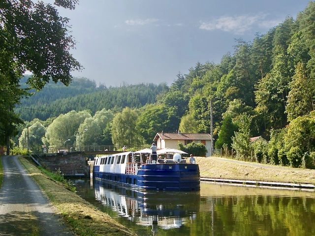 Burgundy River Cruise Adventure — Plus