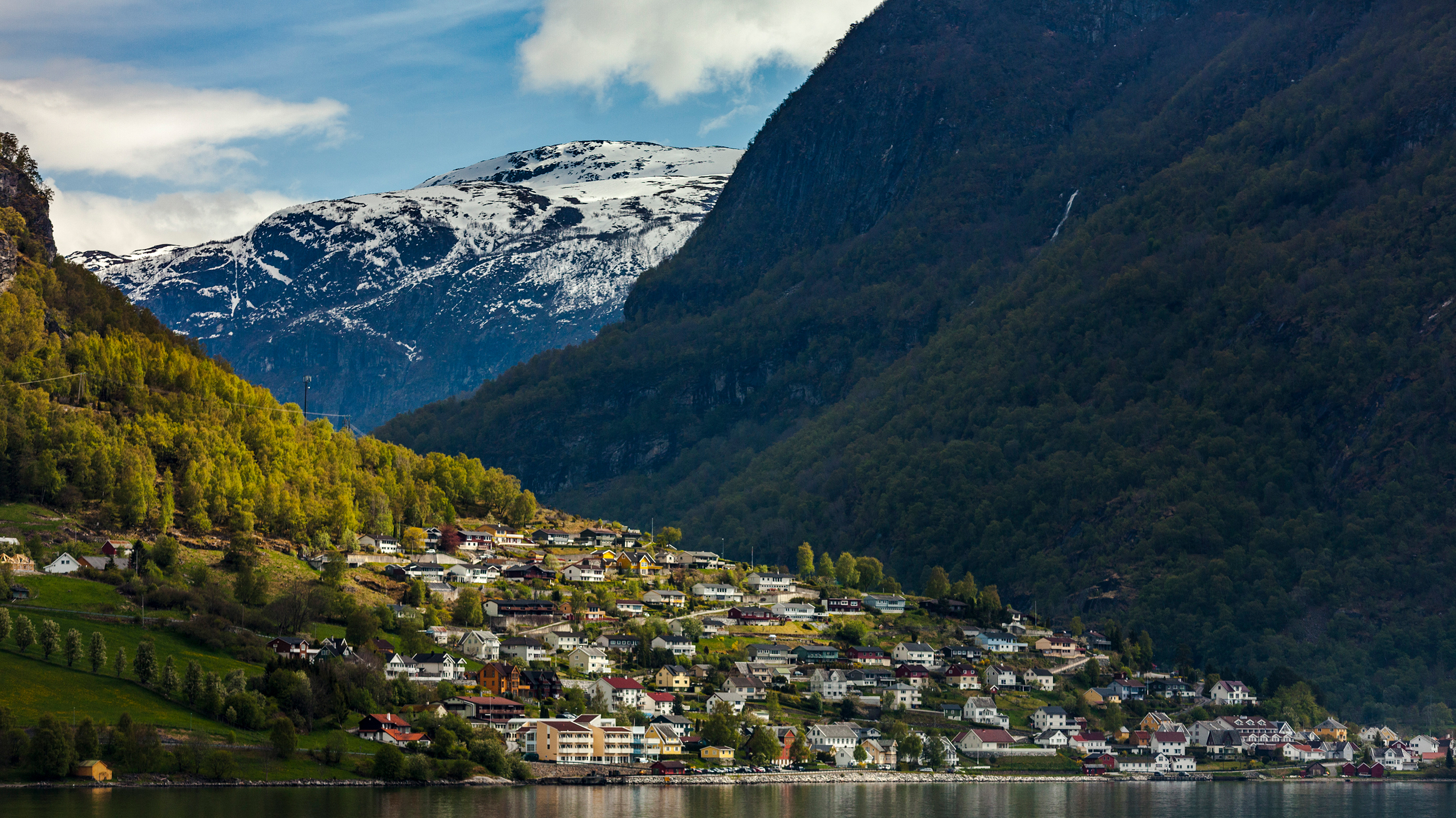 Scottish Islands & Norwegian Fjords - Edinburgh to Tromsø