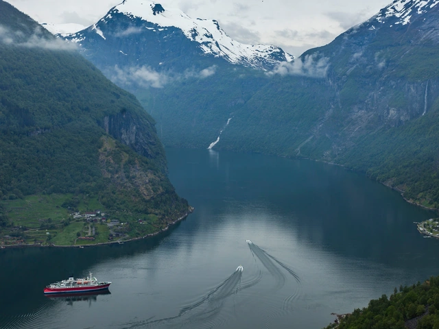 Norwegian Fjords & Arctic Discovery