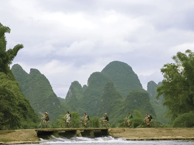 Hong Kong to Shanghai on a Shoestring