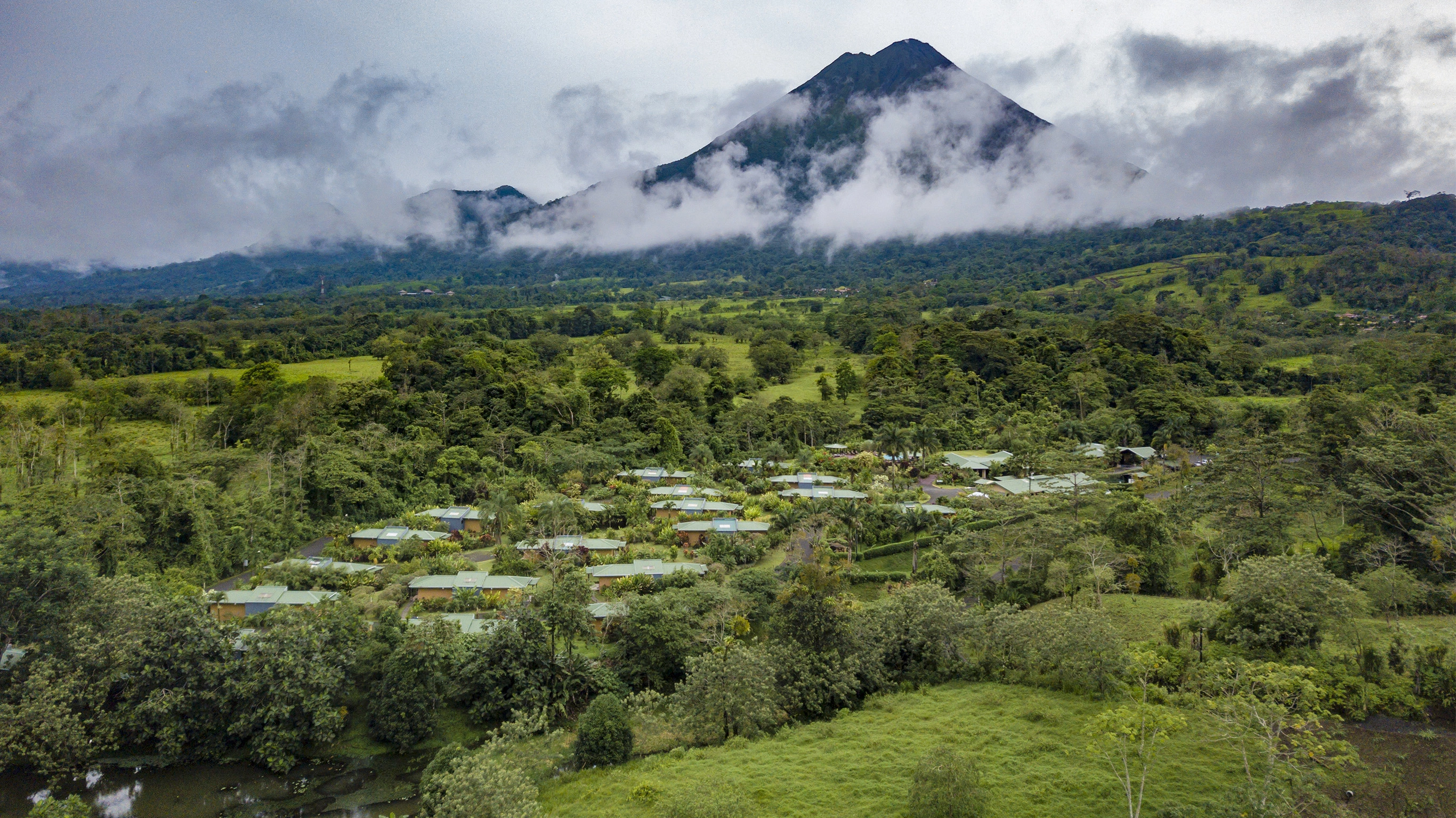 Volcano Trail: Waves & Local Ways