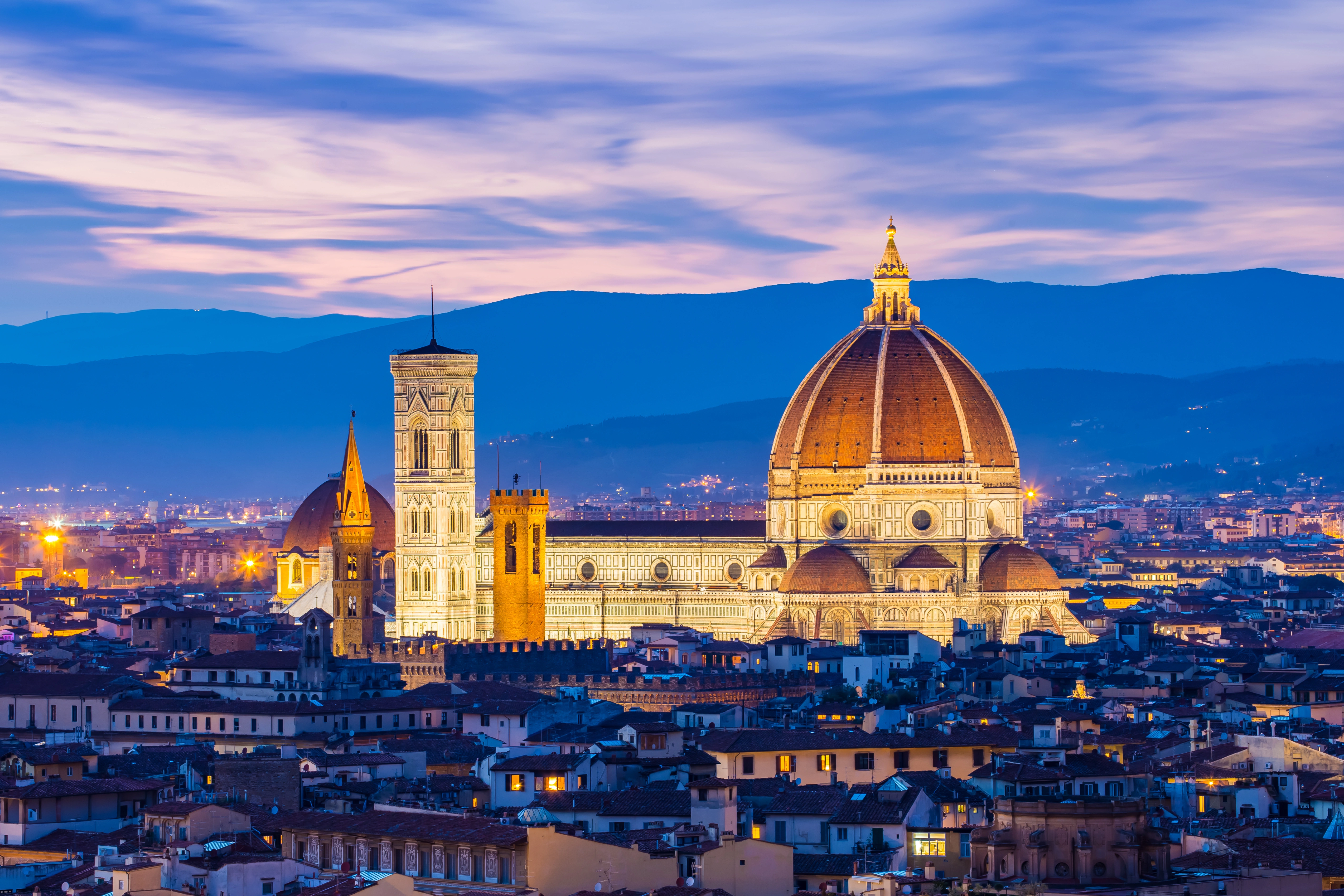 Tuscan & Umbrian Countryside featuring Italy's Charming Hill Towns