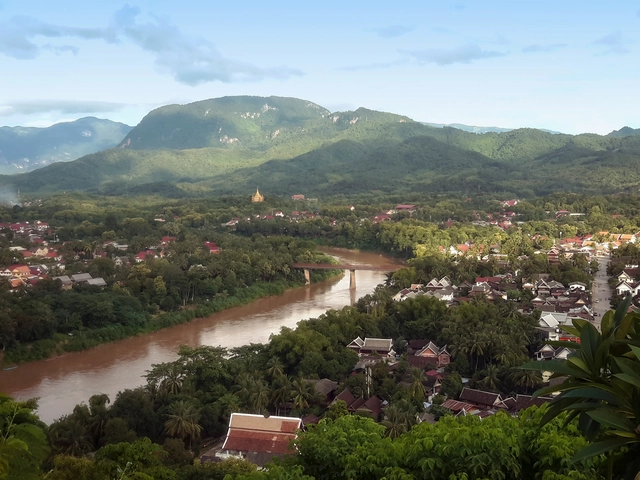 Laos: Sunrises & Street Food