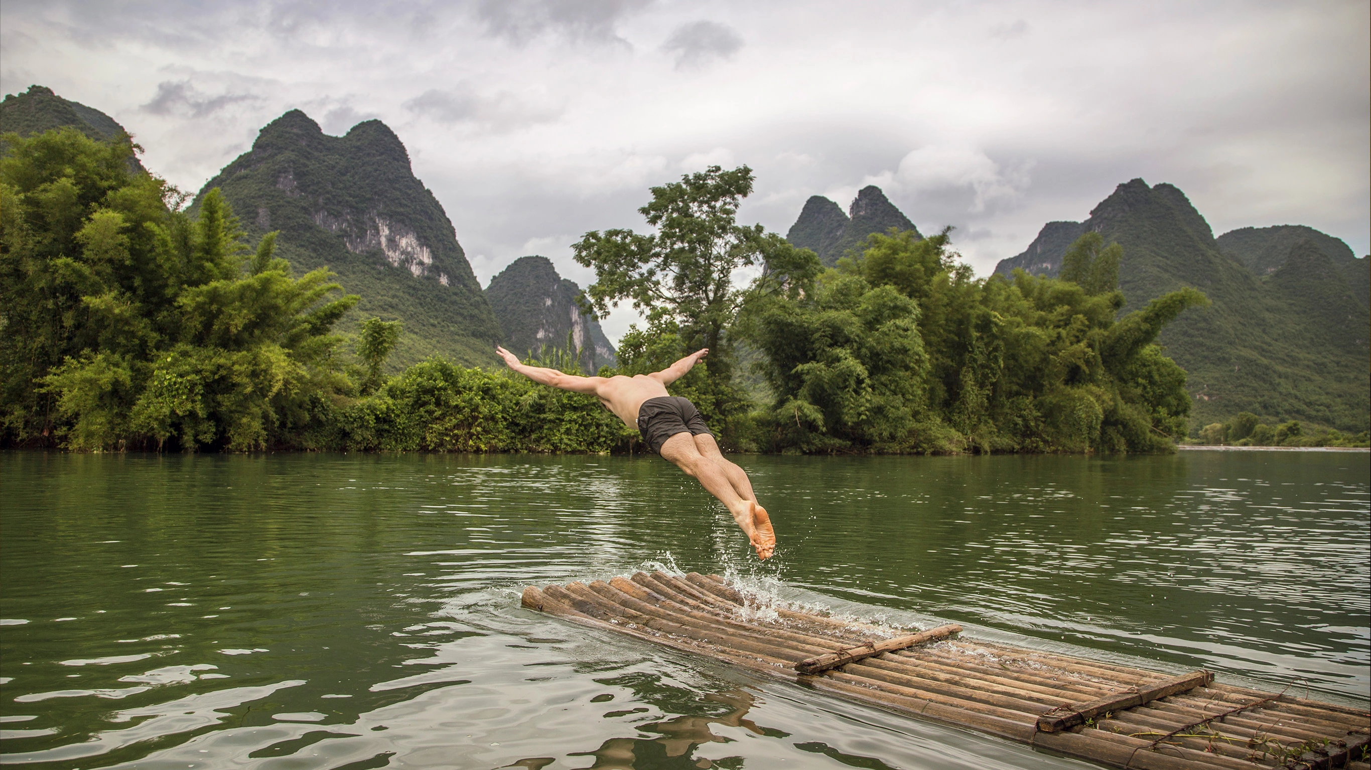 China: Cafés & Karst Mountains