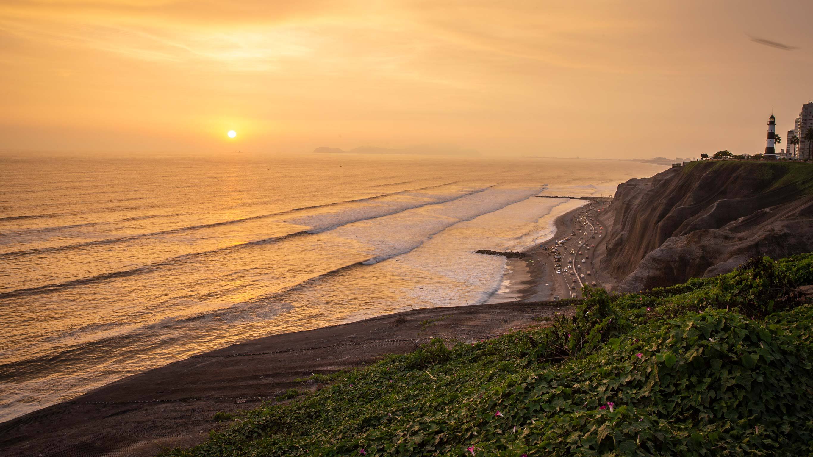 Lima Day Tour: Miraflores by Bike (half day)