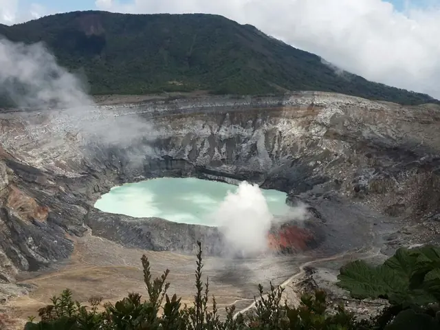 San Jose Day Tour: Poas Volcano (full day)