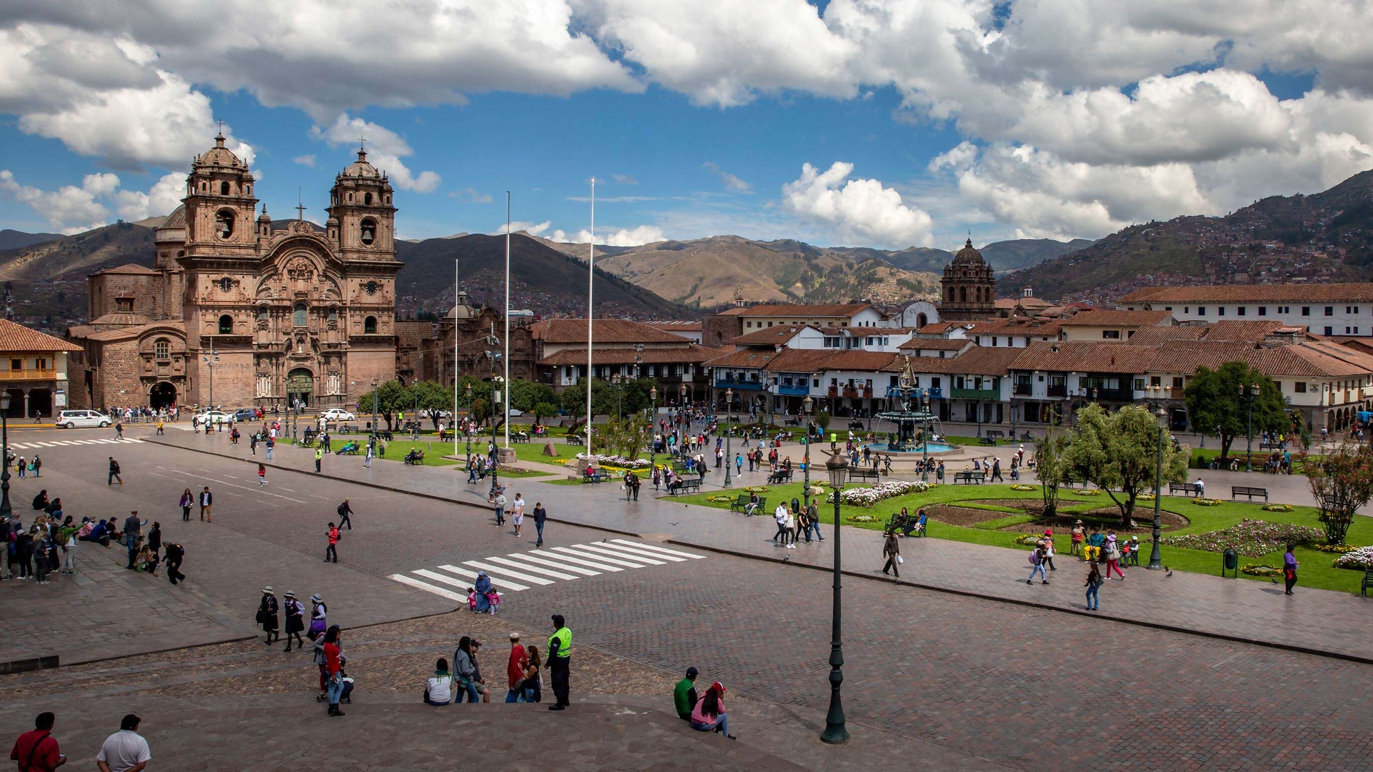 Cusco Day Tour: Scenic and City Highlights by Foot (half day)