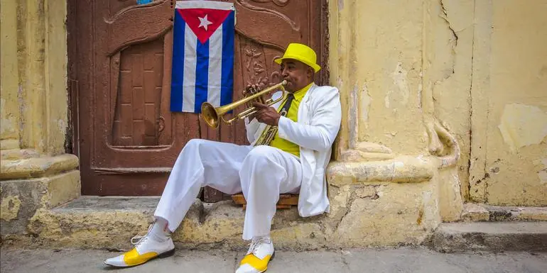 Cuban Rhythms: Beachfronts & Havana Vibes