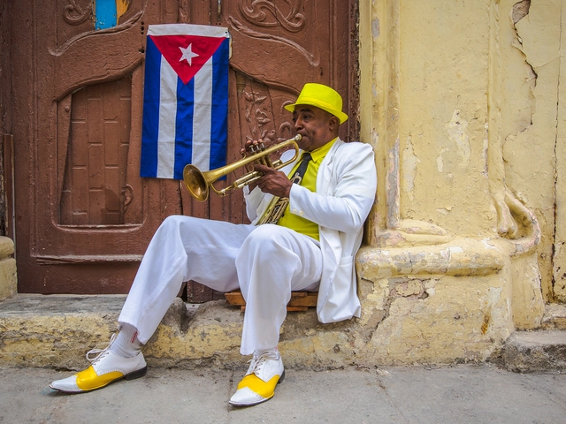 Cuban Rhythms: Beachfronts & Havana Vibes