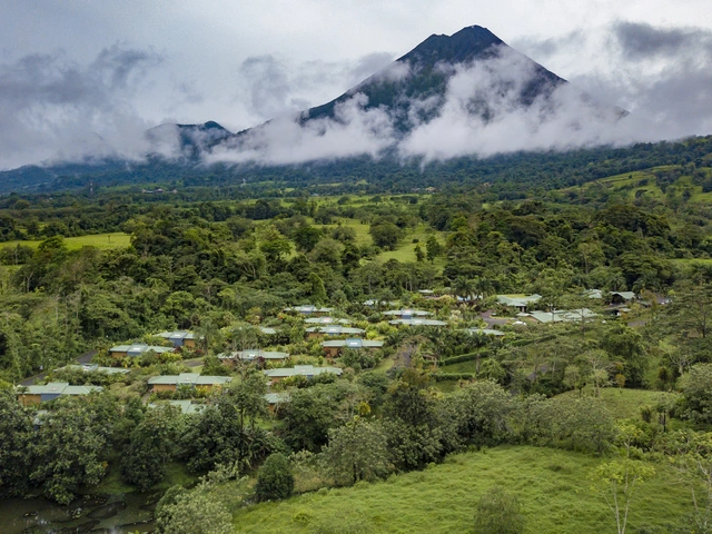 Volcano Trail: Waves & Local Ways