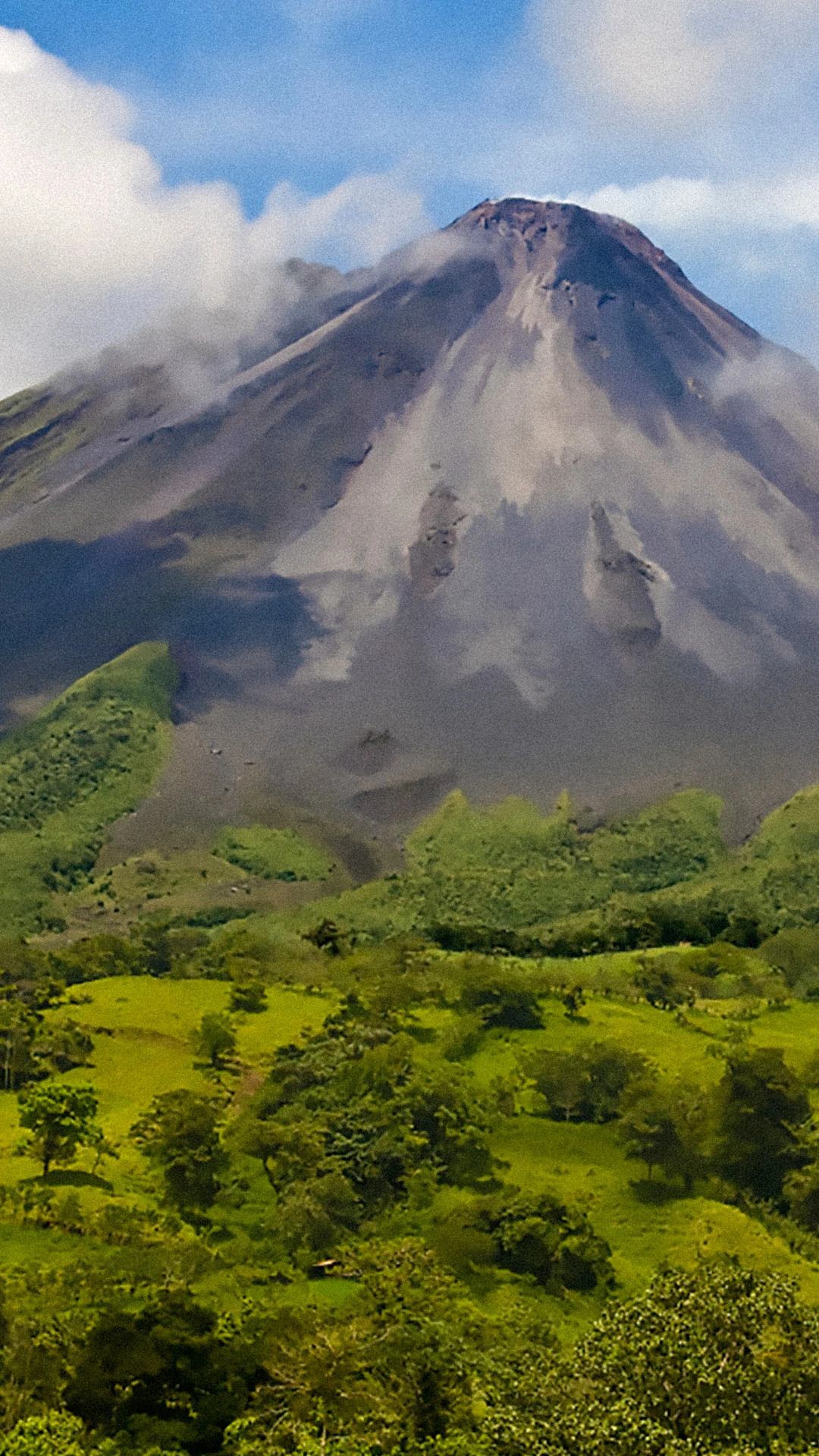 Volcano Trail: Waves & Local Ways