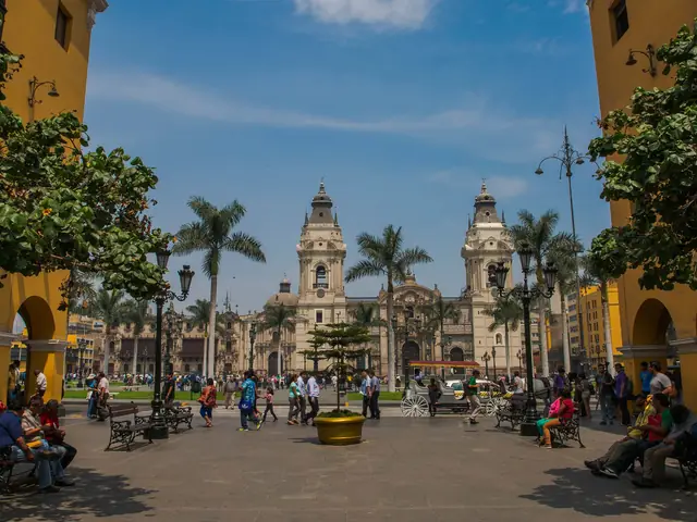Lima Day Tour: Highlights and Insiders Tour (full day)