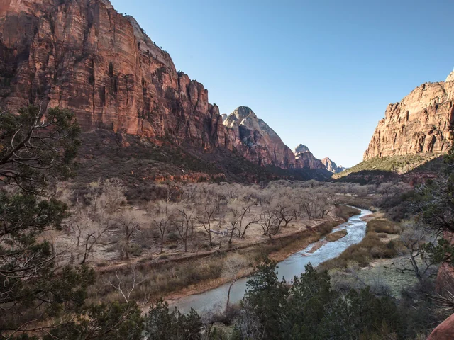 USA National Parks Explorer