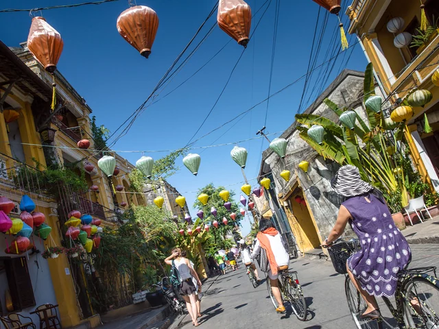 Epic Vietnam: Hanoi, Ho Chi Minh City & Handmade Noodles