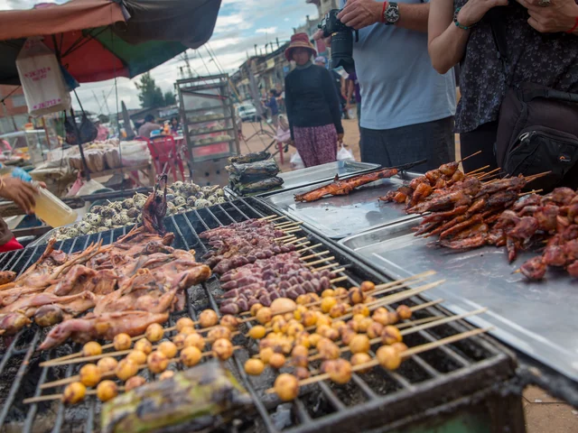 Essential Southeast Asia: Hanoi, Phnom Penh & Thailand Good Times