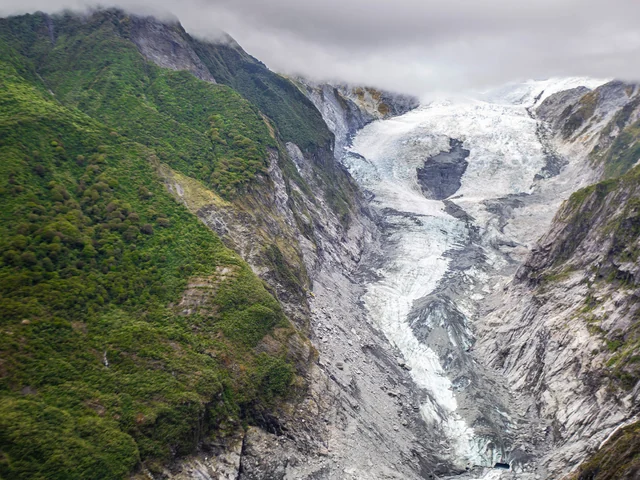 Iconic Australia and New Zealand
