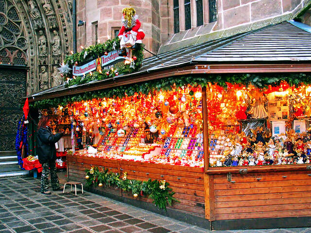 Christmas on the Danube featuring a 6-Night Danube River Cruise