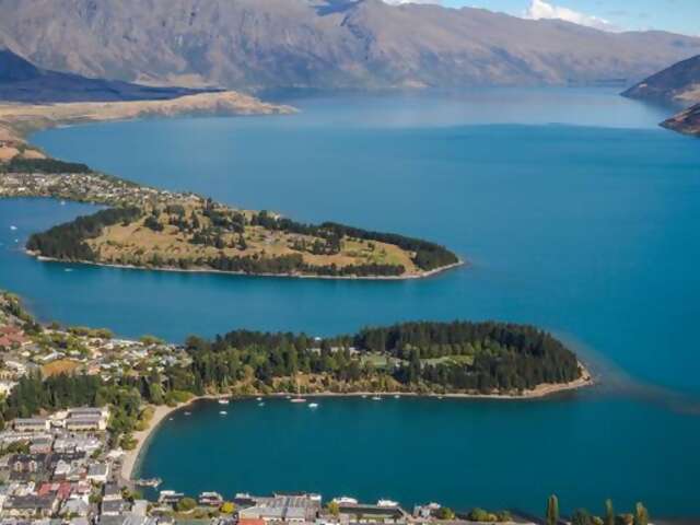 Best of New Zealand: Mountain Biking & Black-Sand Beaches