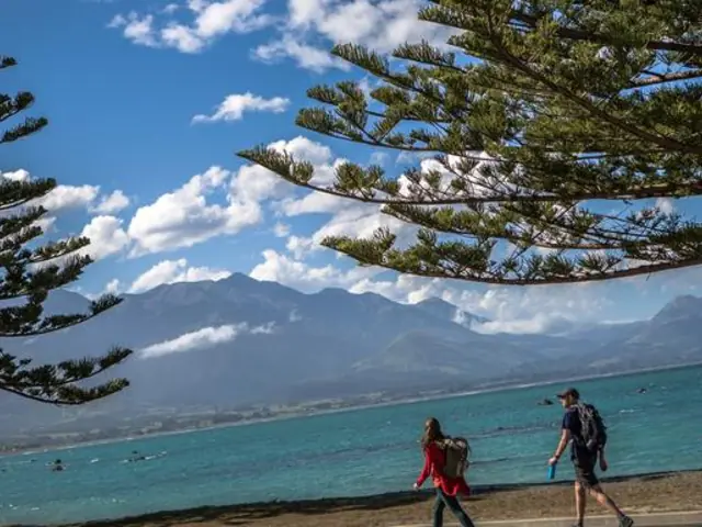 New Zealand: South Island Encompassed