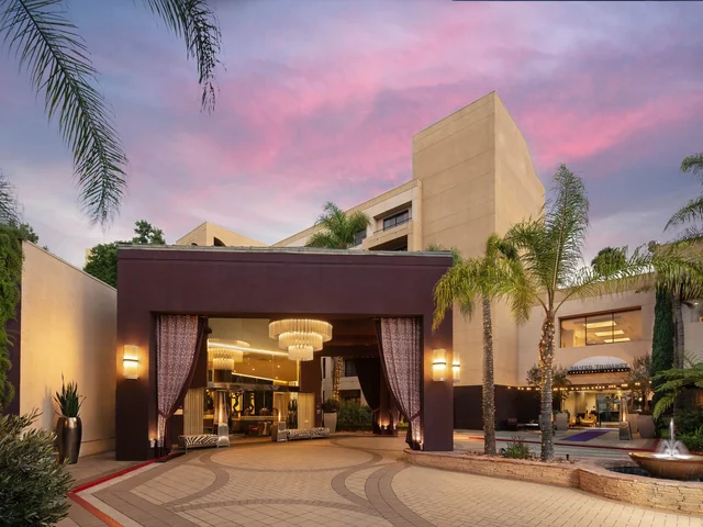 Avenue of the Arts Costa Mesa, a Tribute Portfolio Hotel