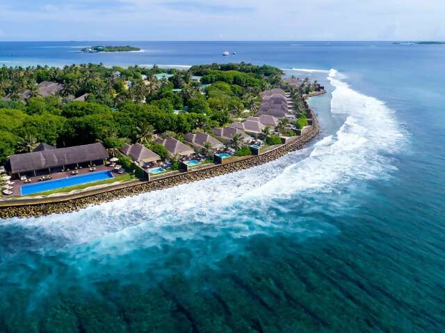 Sheraton Maldives Full Moon Resort & Spa