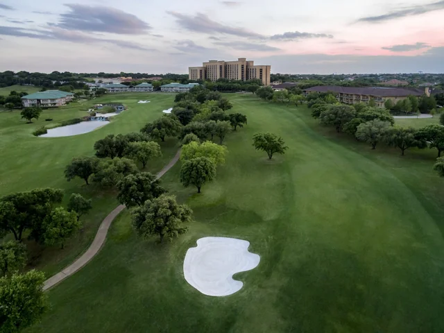 The Ritz-Carlton Dallas, Las Colinas