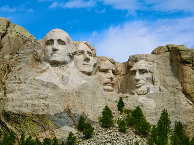 Spotlight on South Dakota featuring Mount Rushmore & The Badlands