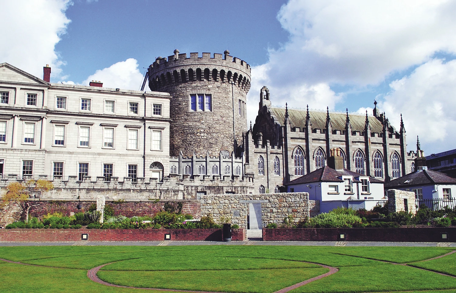 DublinCastle_IrelandDaytripperSouth_Featured.png