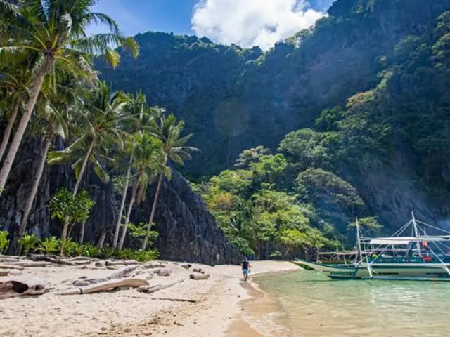 Manila and Palawan: Jungle Trekking, Local Eats & Epic Beaches
