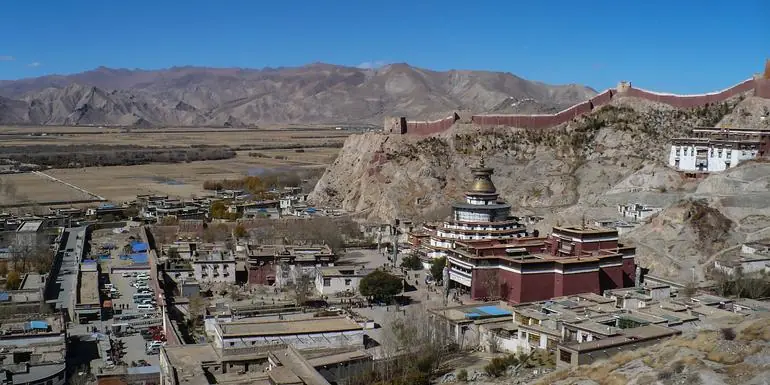 Essential Tibet