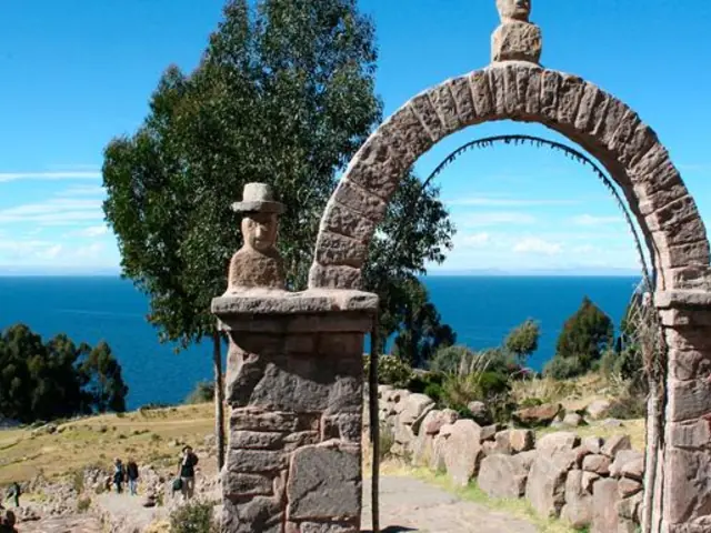 Peru Panorama: Lake Titicaca & Machu Picchu by Train