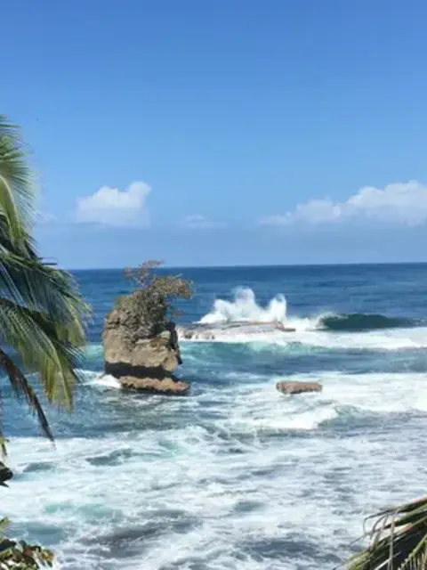 Costa Rica to Panama: Surf, Treks & Starry Skies