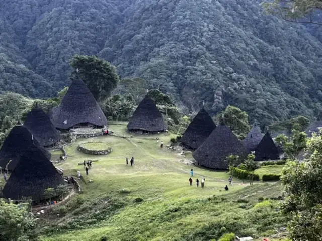 Flores Frontier: Jungles, Villages & Komodo Quests