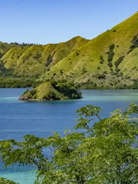 Epic Archipelago Adventure: Sumatra to Flores in 30 Days