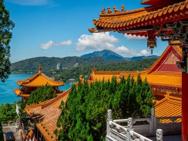 Taiwan Explorer: Lanterns, Lakes & Skyline Views