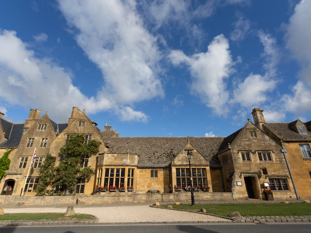 Coasts & Countrysides of England with Edinburgh, Liverpool & London